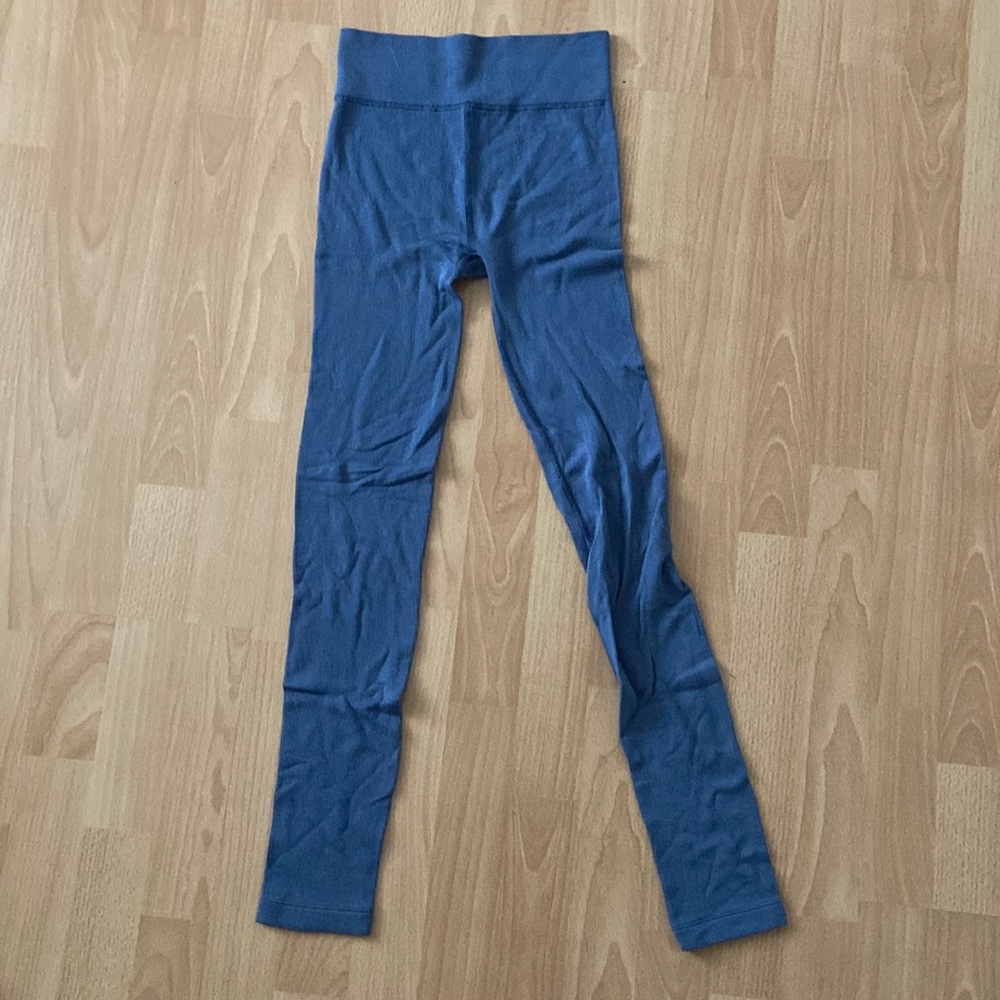 Blue ribbed leggings